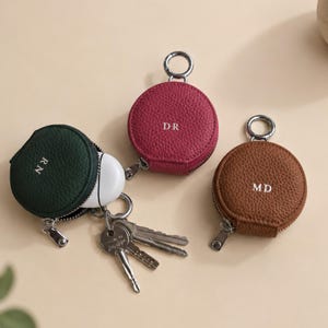 Ear buds keyholder in pink, brown and green.