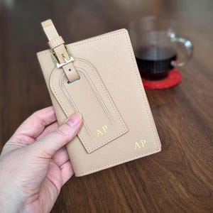 Einzigartiges Reisegeschenk, personalisierter Passhalter, benutzerdefinierter Gepäckanhänger, Brautjungfer Geschenk, Geburtstagsgeschenk für sie, Reisebrieftasche, Reiseset