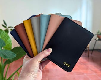 Funda para pasaporte de piel vegana, personalizada, con monograma, accesorio de viaje personalizado, regalo para novia, regalos con logotipo