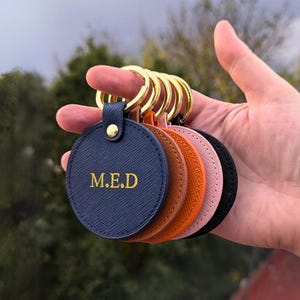 Porte-clés en cuir, Porte-clés en cuir personnalisé, Porte-clés personnalisé, Porte-clés initial estampé personnalisé, Porte-clés estampé, Cadeau d'anniversaire pour homme