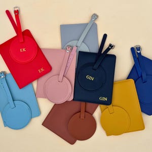 Reisesets aus veganem Leder, benutzerdefinierte Passhülle und Gepäckanhänger, personalisiertes Reisegeschenk, monogrammierte Passhülle, Rucksack-Kofferanhänger