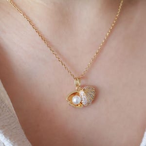 Gold Seashell Necklace with Pearl and Zircon Dainty Stainless Steel Ocean Pendant Minimalist Beach Jewelry Waterproof Necklace Gift for Her
