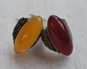 Bague neuve et beau design avec pierre d'agate naturelle, de forme ovale, bicolore, plaqué or blanc 18 carats