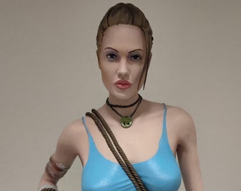 Lara Croft Tomb Raider figurine (A. Jolie)