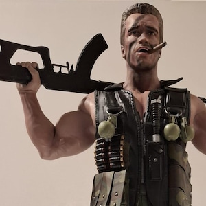 Commando - John Matrix (Arnold Schwarzenegger) Statue
