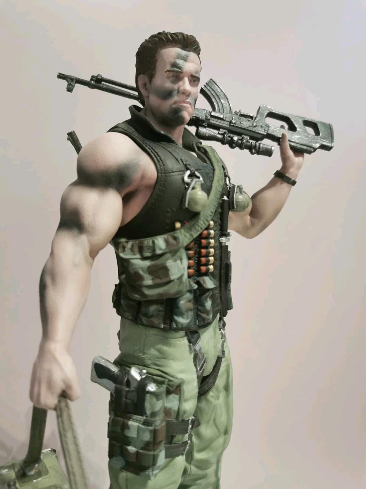 訳有特価★新品★コマンドー　フィギュア★30周年記念★シュワルツェネッガー★ 画像】アーノルド・シュワルツェネッガーが「コマンドー」版の