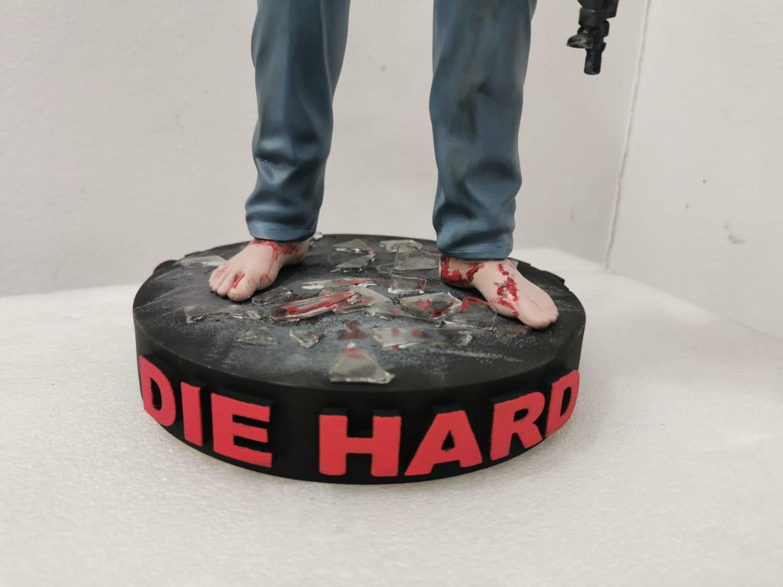 ジョン・マクレーン ダイ・ハード 1/6、1/4 フィギュア - Etsy 日本