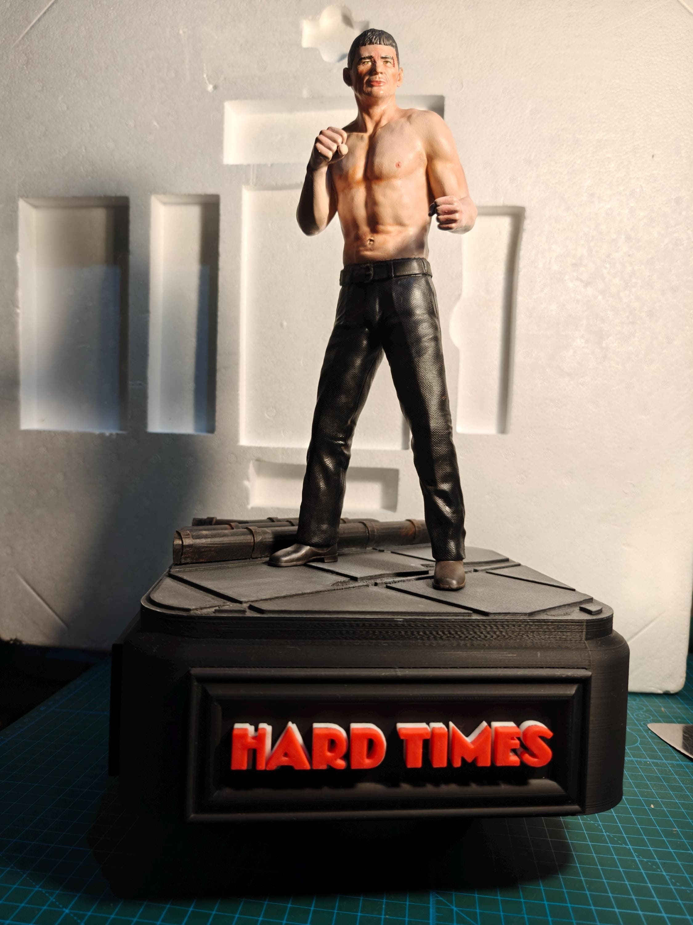 チャールズ・ブロンソン ハードタイムズ 樹脂フィギュア 1/6