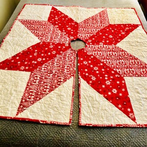 Red Snowflake Christmas Tree Skirt/Christmas Decor