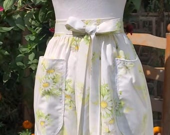 Vintage Sheet Daisy Print Mamaw Apron