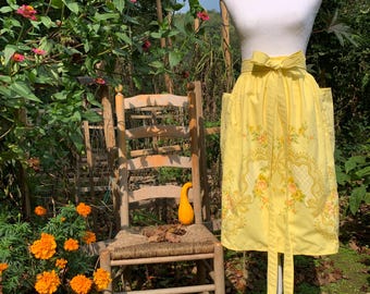 Vintage Yellow Bow Mamaw Apron