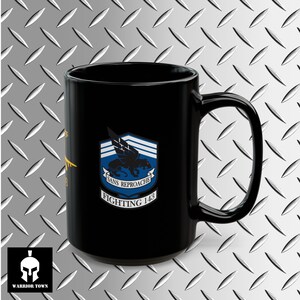 U.S. Navy Strike Fighter Squadron VFA-143 The Pukin' Dogs Super Hornet F/A-18E 15 oz Ceramic Black Kubek