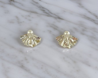 Shell Shaped Pearl Stud Earrings