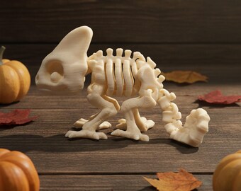 Skeleton Chameleon Figurine, Ivory Gothic Animal Skeleton Decor, 3.3 Inches