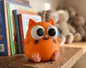 Cofrinho com tema de gato na cor de sua escolha, personalizado com desenho animado.