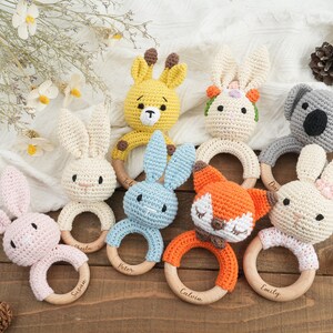 Hochet animal personnalisé au crochet, hochet en bois personnalisé pour bébé, hochet avec nom gravé, hochet en forme d'anneau, cadeau de baby shower, cadeaux de nouveau-né image 10