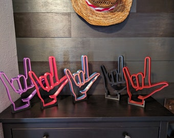 Letrero "Te amo" impreso en 3D en lenguaje de señas con soporte