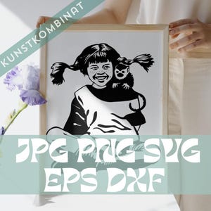 Könnte beinhalten: Schwarz-Weiß-Illustration eines Mädchens mit Zöpfen und einem Affen auf der Schulter, gerahmt in hellem Holz. Das Bild enthält den Text "KUNSTKOMBINAT" und "JPG PNG SVG EPS DXF".
