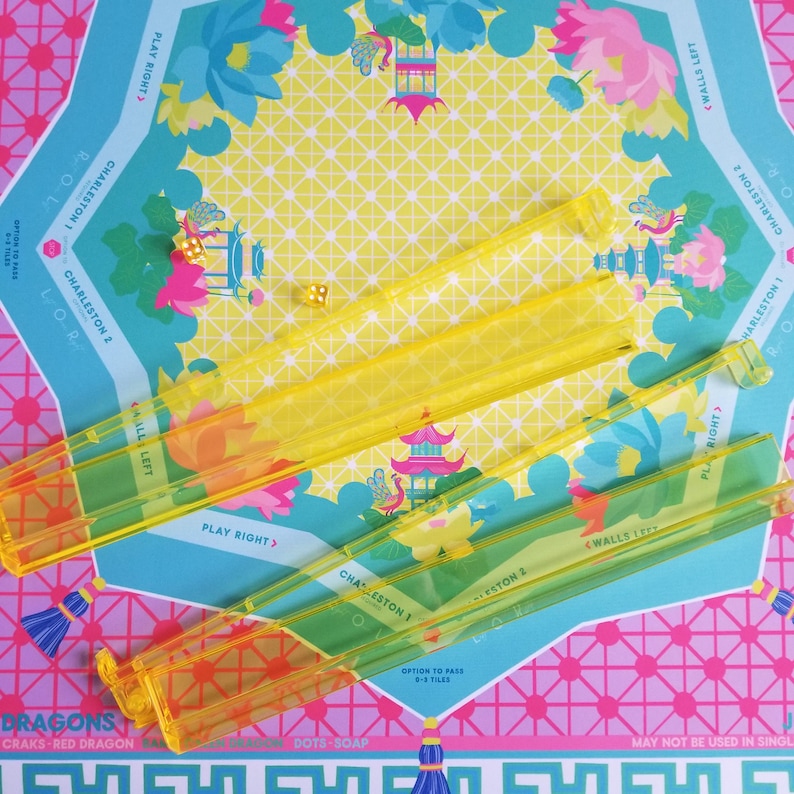 Impresionantes soportes amarillos para fichas de mahjong con empujadores incorporados. Accesorios de mahjong de alta gama. imagen 2