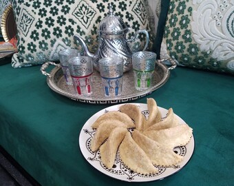 Cornes de gacela aux amandes y à la flor de naranja, petit gâteau marocain fourré aux amandes