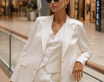 Luxury white womens 3 piece suit with vest blazer and trousers, premium diagonal crepe lined jacket for elegant office chic