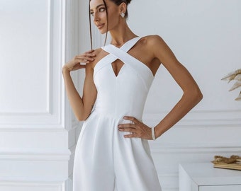 Combinaison de mariée blanche, combinaison de mariage chic pour mariée avec jambes larges et bretelles croisées