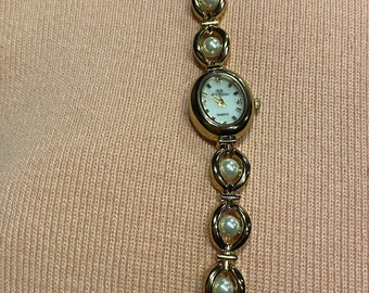 Vintage Gold Perlen Damenuhr, zierliche Perlenuhr, Uhr für Frauen, Geschenk für sie, minimalistische Perlenuhr, kleine Gesichtsuhr, Golduhr