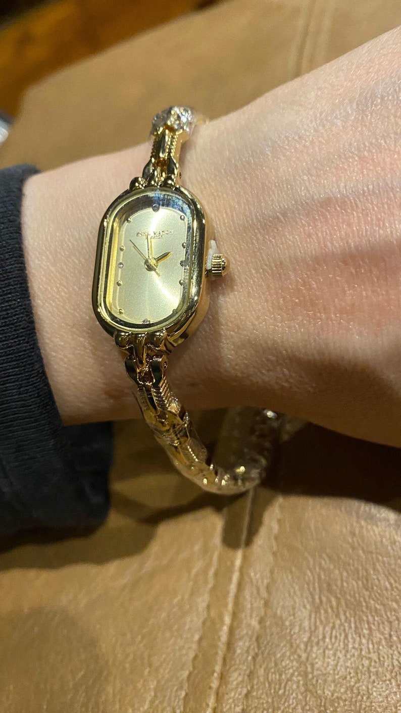 Montre vintage minimaliste pour femme en or, petite montre délicate, montre pour femme, cadeau pour elle, boucle réglable, boucle durable, usage quotidien image 2