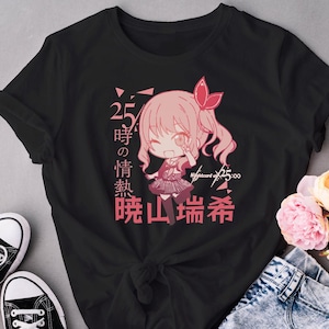 ちび秋山瑞樹風カワイイアニメグラフィックユニセックスソフトスタイルTシャツキュートプロジェクトセカイナイトコードスタイリッシュなパステルピンクのストリートウェアTシャツ