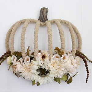 Beige Floral Pumpkin Wreath
