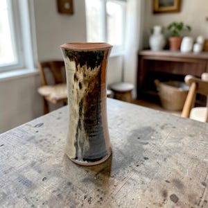 Barry W. Armstrong Vase • Tenmoku‑Style Glaze • Oriental Influence • WA Studio Pottery • 19.5 cm