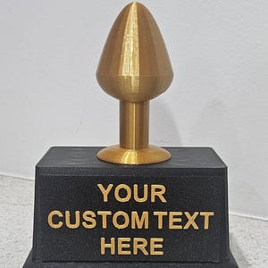 O Plug Anal - Troféu de Prêmio de Mordaça Personalizada e Novidade