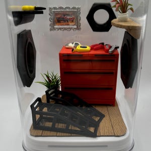 Decorated Garage Jumping Spider Enclosure (5x5x7 inches)