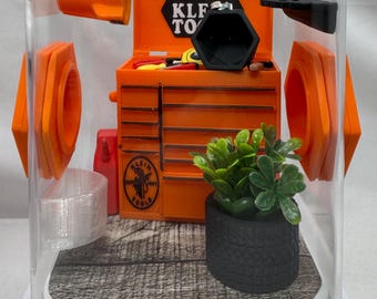 Terrário para aranha-saltadora estilo garagem - Habitat com decoração de caixa de ferramentas em miniatura