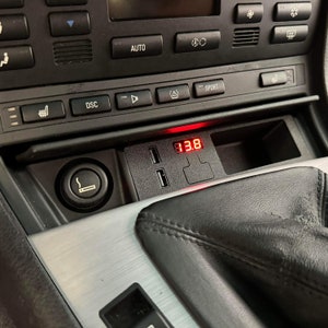 E46 Ashtray Voltmeter + Quick Charge USB-A Port