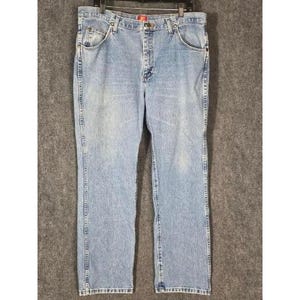 Calça jeans vintage Wrangler masculina, lavagem clara, corte slim, tamanho 36x32, azul, para trabalho e estilo western. imagem 1