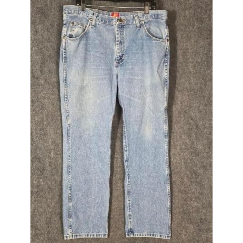 Calça jeans vintage Wrangler masculina, lavagem clara, corte slim, tamanho 36x32, azul, para trabalho e estilo western. imagem 1