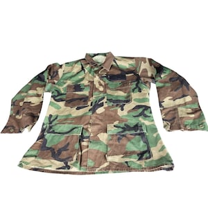 Vintage US Army BDU Jacket, Woodland Camo Hot Weather Combat Coat, Men's Size Medium Long, Authentic Military Surplus Rugged Outdoor Utility