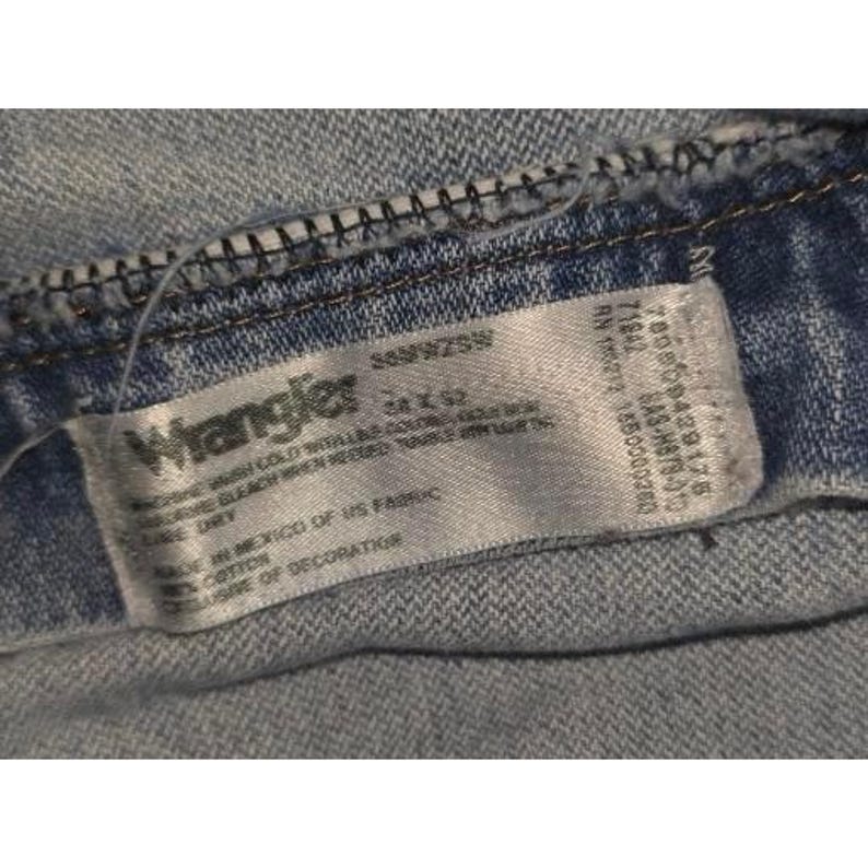 Calça jeans vintage Wrangler masculina, lavagem clara, corte slim, tamanho 36x32, azul, para trabalho e estilo western. imagem 3