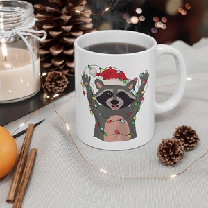 Taza de cerámica navideña con diseño de mapache, taza de café navideña, linda taza de té con animales de invierno, idea de regalo festivo, ideal para rellenar la media navideña.