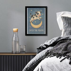 Impresión digital "Over the Moon Cow", arte infantil, ilustración de animalito, arte mural imprimible, decoración de habitación infantil, proporción 2:3, PNG, JPEG, PDF