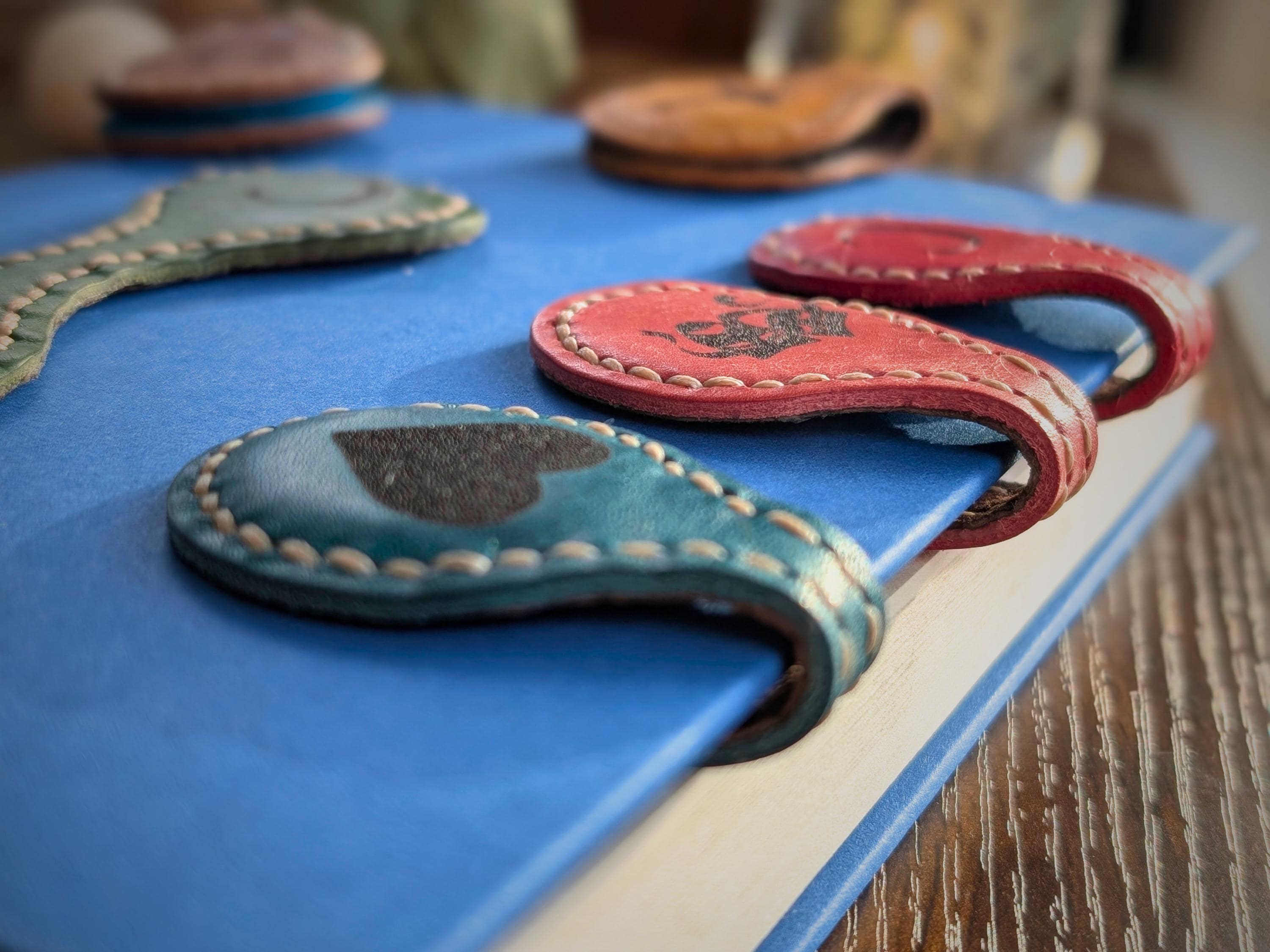 Personalized Italian Leather Magnetic Bookmark: Engraved Suede Lined Page Holder - Thumbnail 3