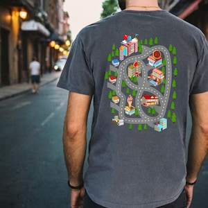 Chemise pour papa piste de course, t-shirt tapis de jeu pour enfants, chemise de carte de voiture drôle, cadeau unique pour la fête des pères, chemise de jeu dans le dos pour petites voitures