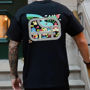 T-shirt tapis de jeu pour papa, chemise de piste de voiture de course, cadeau amusant pour la fête des pères, chemise de jeu petite voiture pour enfants, t-shirt carte routière arrière pour papa