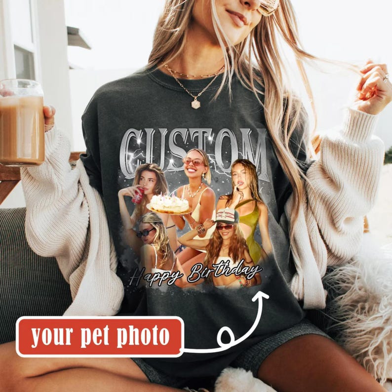 Pu&ograve; includere: Felpa grigio scuro con un design fotografico personalizzato. Il design presenta la parola "CUSTOM" sopra un collage di donne, con "Happy Birthday" sotto. Un rettangolo rosso in basso recita "your pet photo".