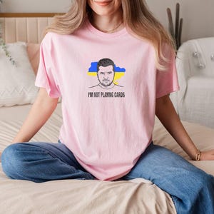 T-shirt Je ne joue pas aux cartes, T-shirt Zelensky Words 2025 Quote, T-shirt Ukraine Support, T-shirt Statement 2025