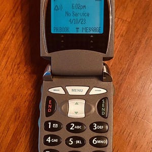 Rare Mercedes-Benz Motorola VINTAGE Cell Phone 60T, Battery is Charging, TDMA