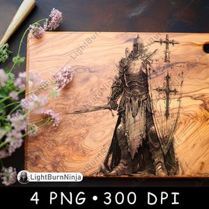 Op de afbeelding: Houten snijplank met een gedetailleerde illustratie van een ridder in harnas, met een zwaard en schild. Het ontwerp is in zwart en wit, tegen een lichtbruine houtnerf achtergrond. De tekst "4 PNG &bull; 300 DPI" staat onderaan.