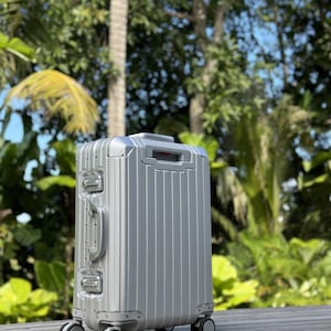 Rimowa Style Silver Suitcase (55cm Cabin Size) • Aluminum Carry On Luggage