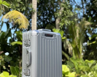 Maleta plateada estilo Rimowa (tamaño de cabina de 55 cm) • Equipaje de mano de aluminio